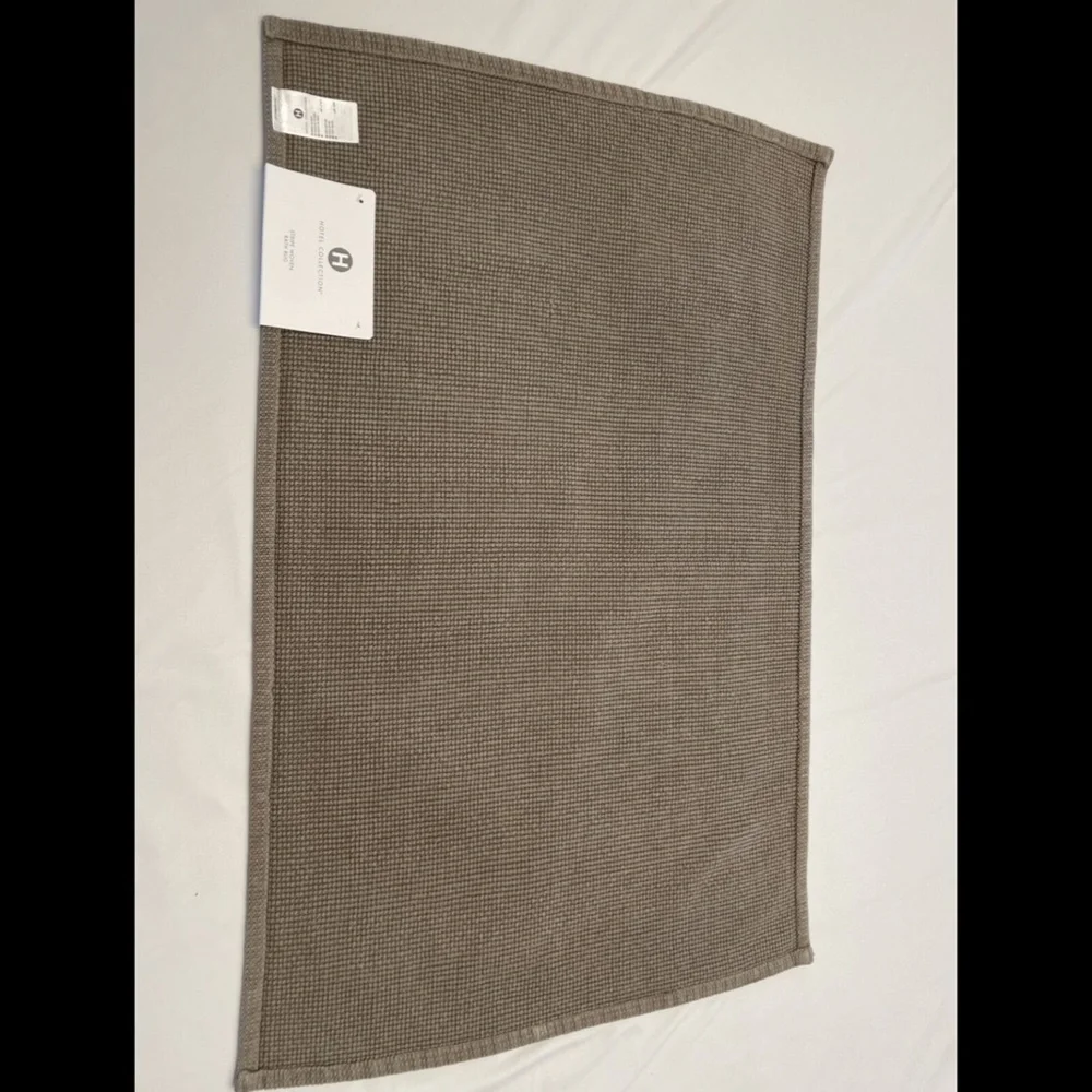 NWT‎ Hotel Collection [SZ 22 x 36 ] Woven Stripe Bath Mat in Pearl Grey